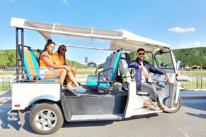 Private Tour of Paris in Tuktuk