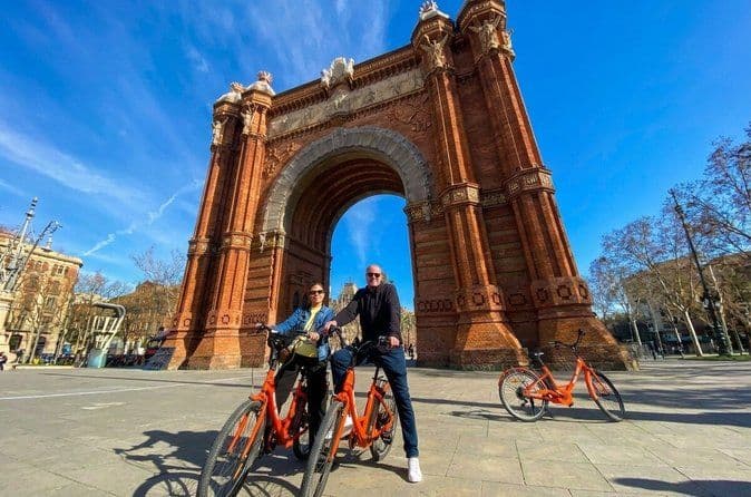 Barcelona Bike / E-Bike Tour: Gaudí Highlights & Hidden Gems