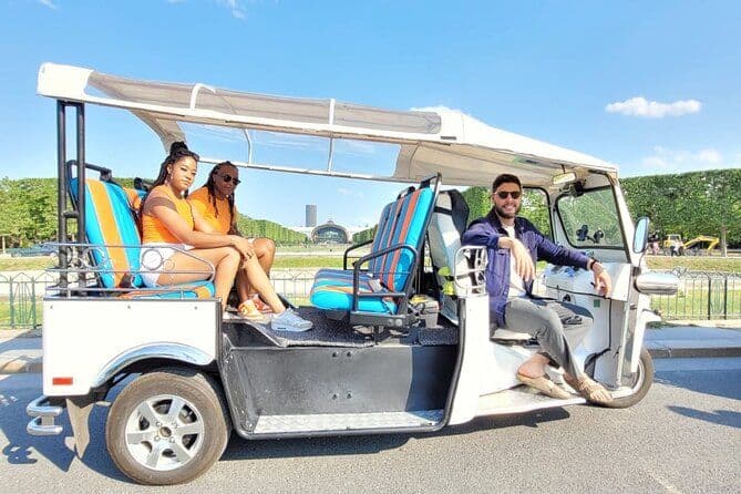 Private Tour of Paris in Tuktuk