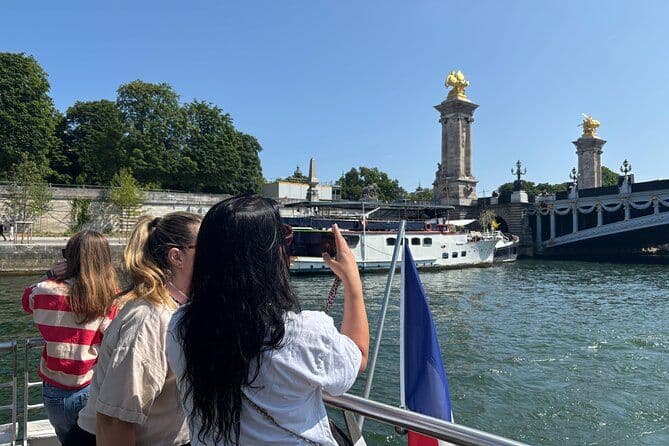 Paris Seine River Hop-On Hop-Off Sightseeing Cruise by Batobus