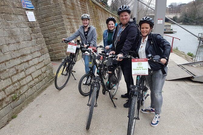 Rome Tiber cycle path: Electric & Muscle Rental Bike