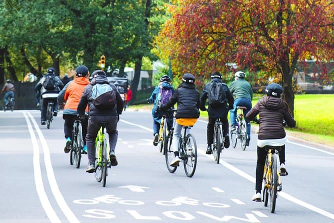 Central Park NYC Highlights Small-Group Bike & E-Bike Tour